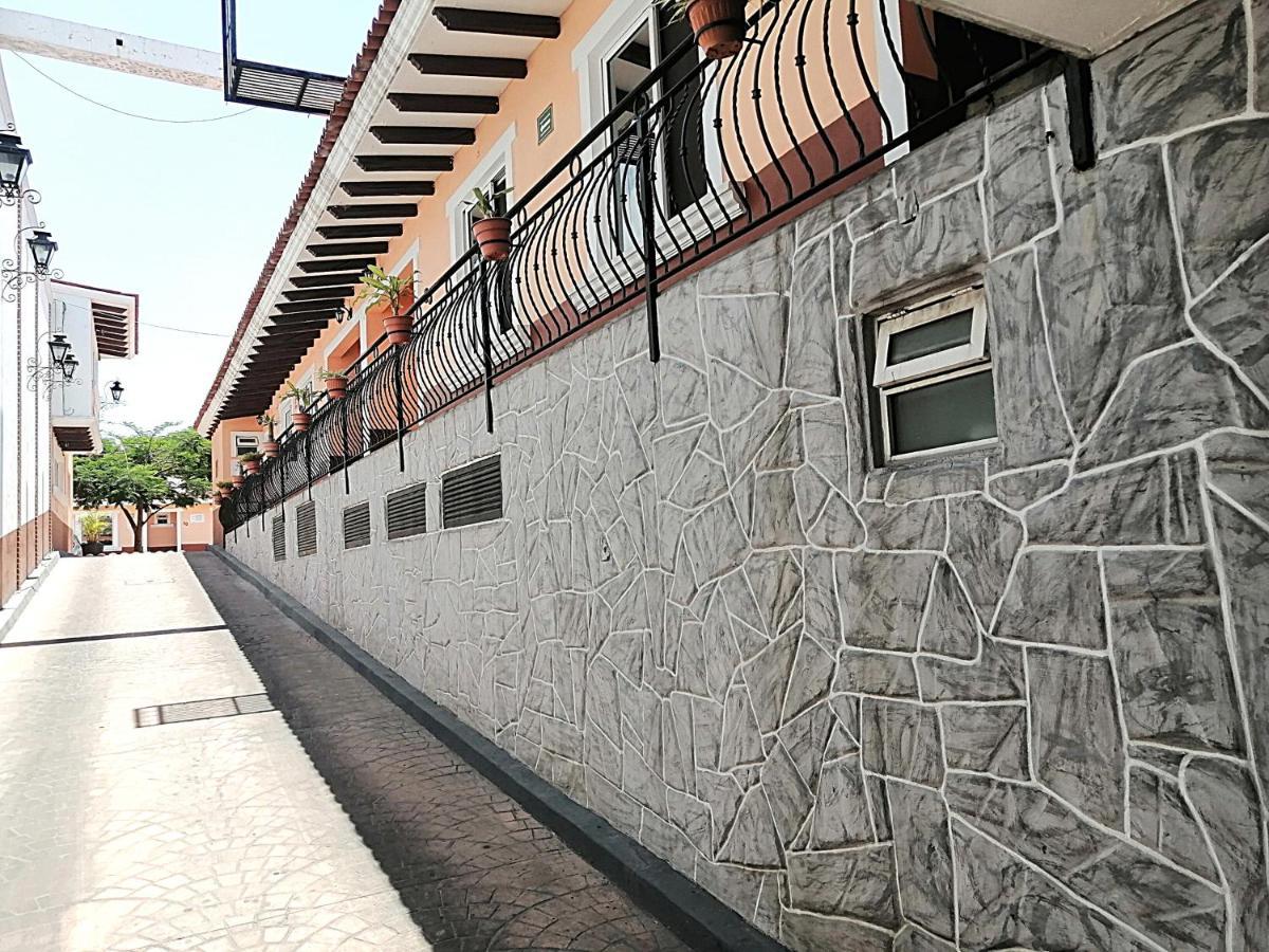 גואדלחארה Hotel Aquiles מראה חיצוני תמונה