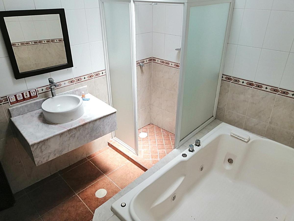 גואדלחארה Hotel Aquiles מראה חיצוני תמונה
