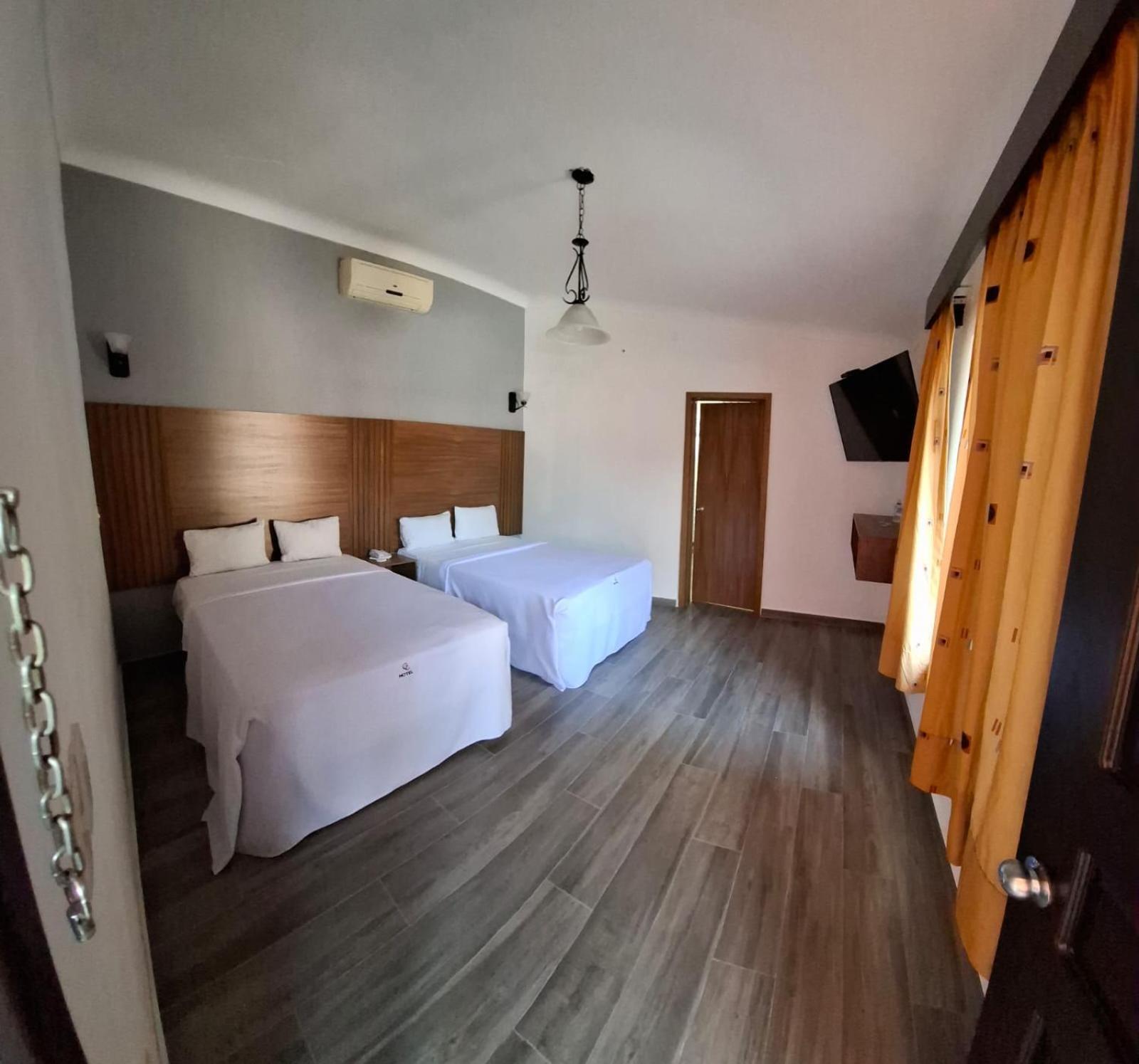 גואדלחארה Hotel Aquiles מראה חיצוני תמונה