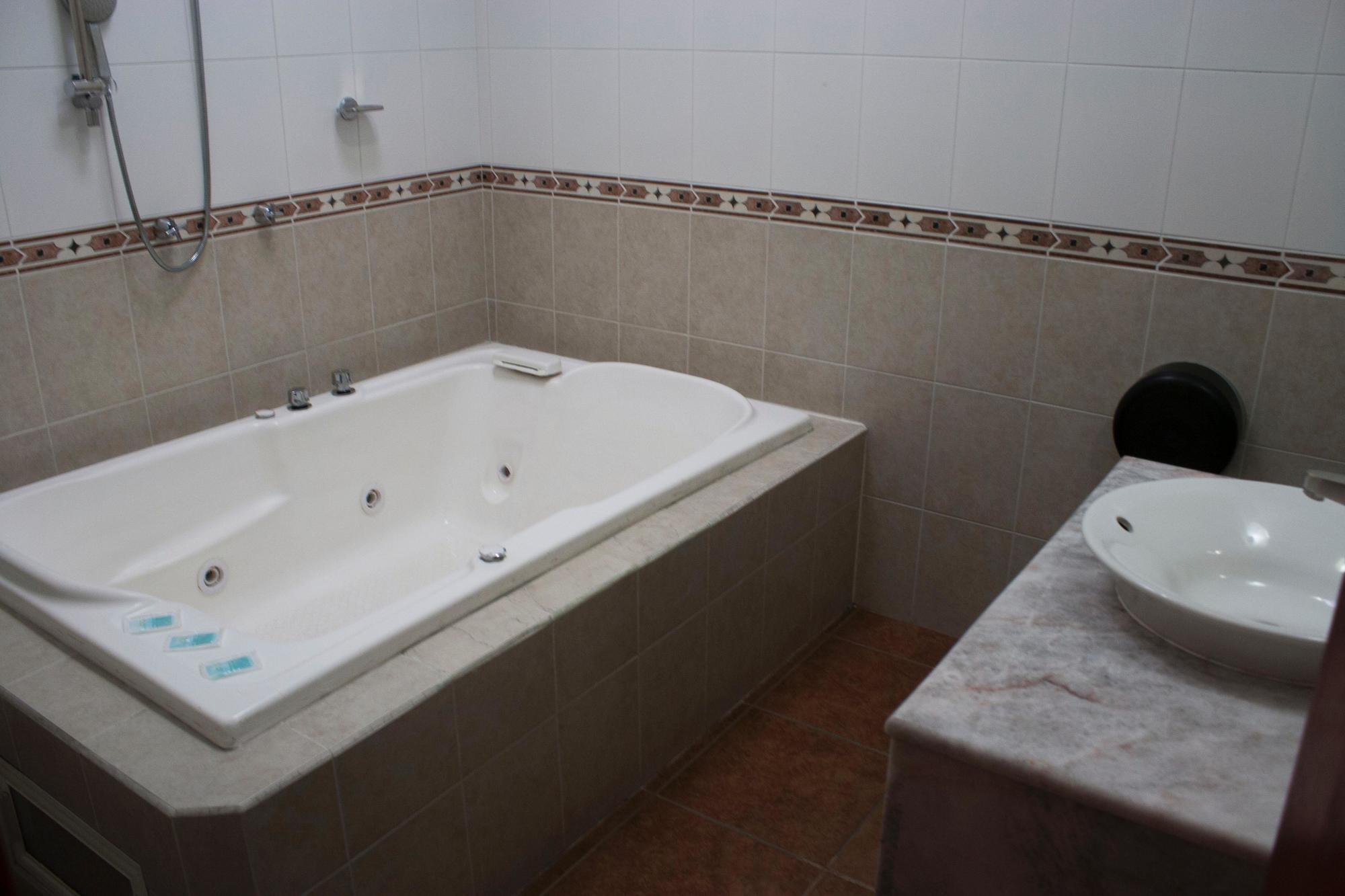 גואדלחארה Hotel Aquiles מראה חיצוני תמונה