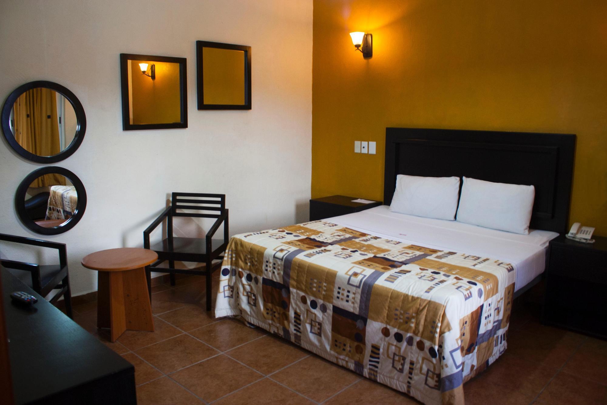 גואדלחארה Hotel Aquiles מראה חיצוני תמונה